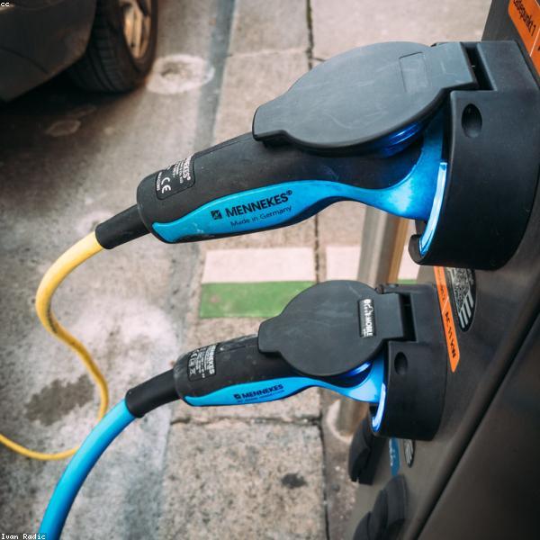 Apple 20W USB-C Power Adapter